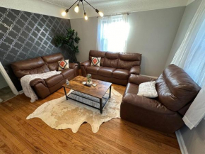3 Bedroom Fenced Backyard Pets Welcome Sleeps 6